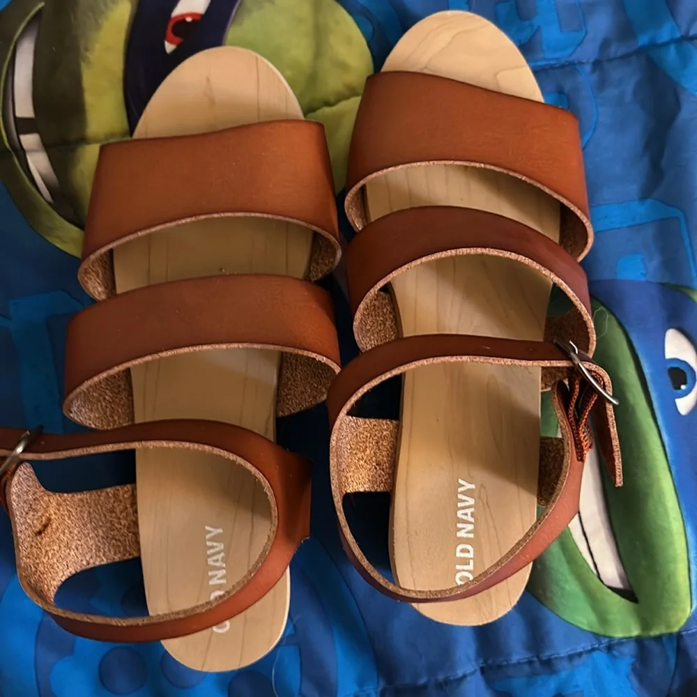 Old Navy girls sandals size 2, new without tags